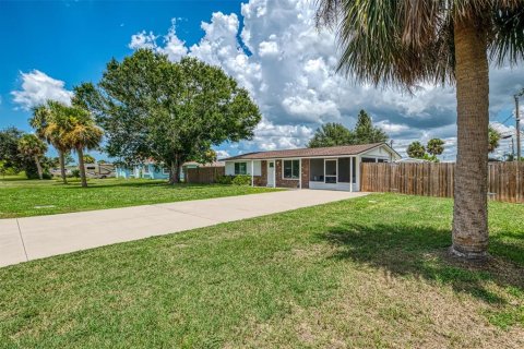 House in Englewood, Florida 2 bedrooms, 91.97 sq.m. № 1905625 - photo 3