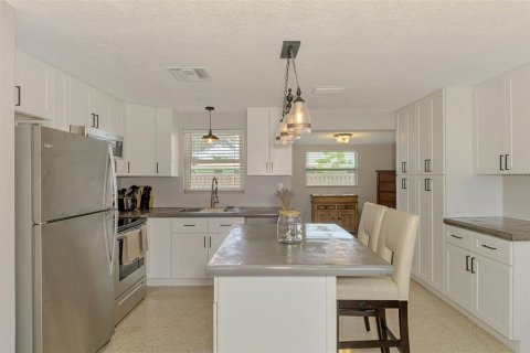 House in Englewood, Florida 2 bedrooms, 91.97 sq.m. № 1905625 - photo 10