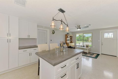 House in Englewood, Florida 2 bedrooms, 91.97 sq.m. № 1905625 - photo 13