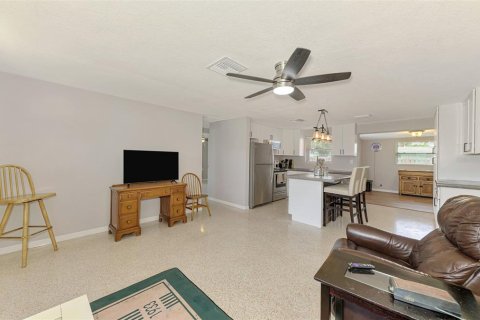 House in Englewood, Florida 2 bedrooms, 91.97 sq.m. № 1905625 - photo 9