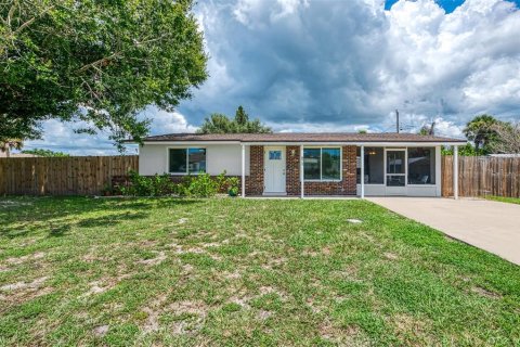 House in Englewood, Florida 2 bedrooms, 91.97 sq.m. № 1905625 - photo 1