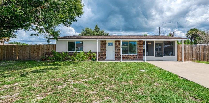 House in Englewood, Florida 2 bedrooms, 91.97 sq.m. № 1905625