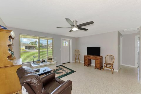 House in Englewood, Florida 2 bedrooms, 91.97 sq.m. № 1905625 - photo 6