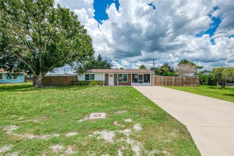 House in Englewood, Florida 2 bedrooms, 91.97 sq.m. № 1905625 - photo 2
