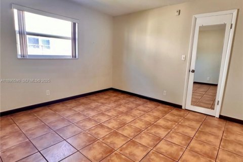 Condo in Hollywood, Florida, 1 bedroom  № 1943379 - photo 19