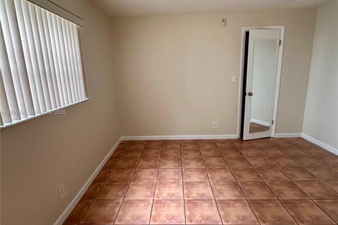 Condo in Hollywood, Florida, 1 bedroom  № 1943379 - photo 29