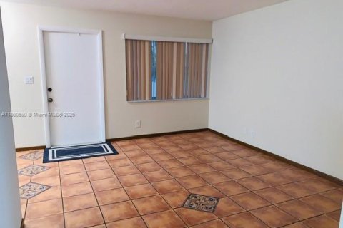 Condo in Hollywood, Florida, 1 bedroom  № 1943379 - photo 9