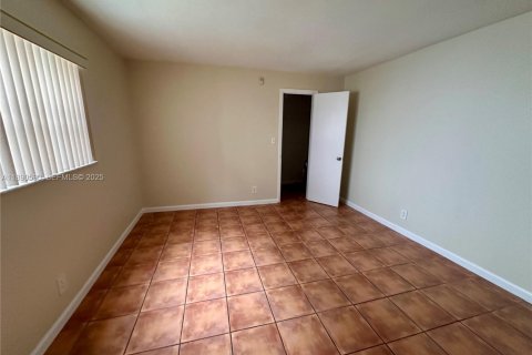 Condo in Hollywood, Florida, 1 bedroom  № 1943379 - photo 22
