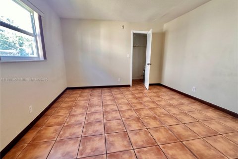 Condo in Hollywood, Florida, 1 bedroom  № 1943379 - photo 15