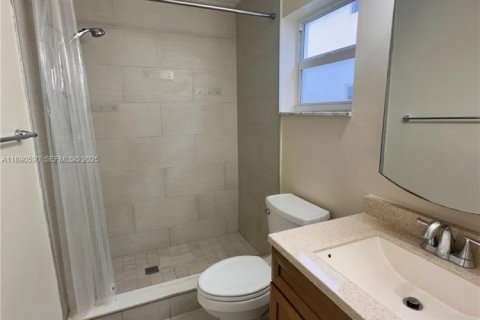 Condo in Hollywood, Florida, 1 bedroom  № 1943379 - photo 25