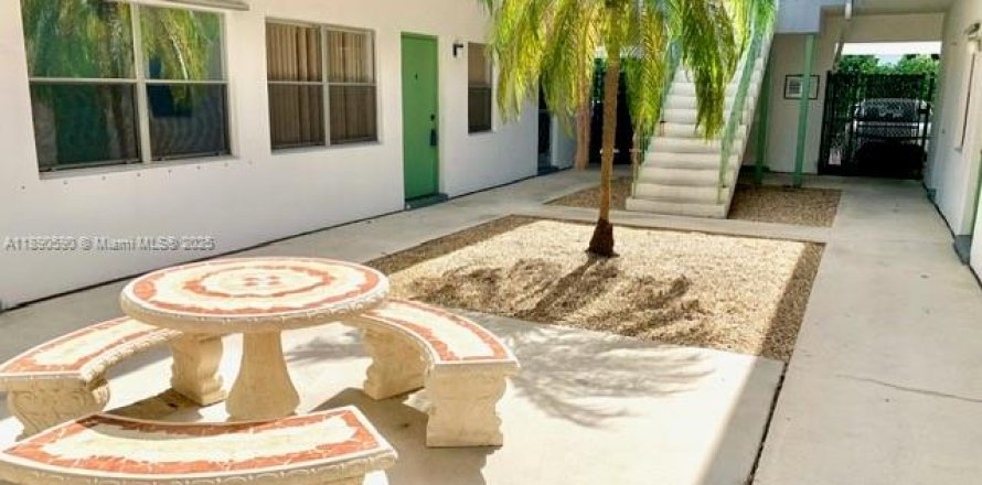 Condo in Hollywood, Florida, 1 bedroom  № 1943379