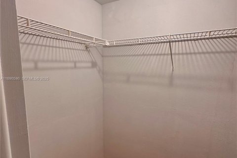 Condo in Hollywood, Florida, 1 bedroom  № 1943379 - photo 28