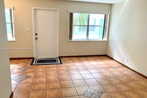 Condo in Hollywood, Florida, 1 bedroom  № 1943379 - photo 11