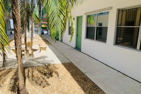 Condo in Hollywood, Florida, 1 bedroom  № 1943379 - photo 3