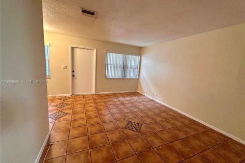 Condo in Hollywood, Florida, 1 bedroom  № 1943379 - photo 26