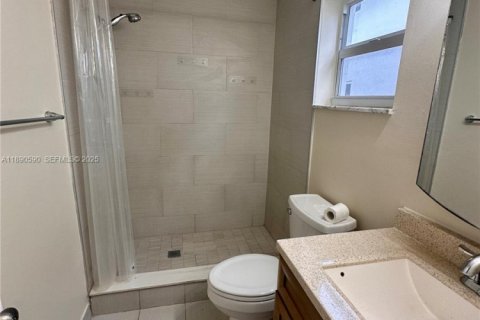Condo in Hollywood, Florida, 1 bedroom  № 1943379 - photo 24