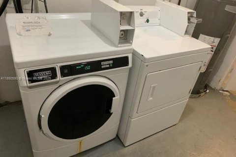 Condo in Hollywood, Florida, 1 bedroom  № 1943379 - photo 18