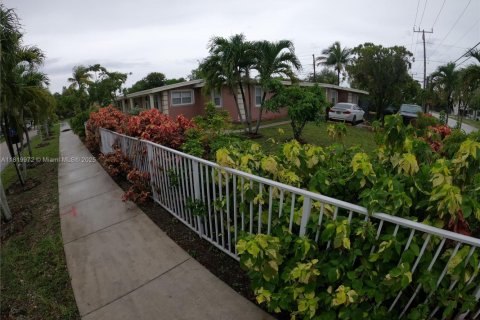 Apartamento en alquiler en Hollywood, Florida, 1 dormitorio, 197.14 m2 № 1938204 - foto 12