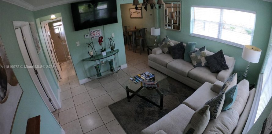 Apartamento en Hollywood, Florida 1 dormitorio, 197.14 m2 № 1938204