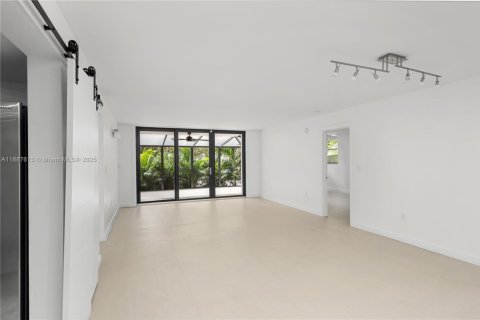 Condo in Key Biscayne, Florida, 2 bedrooms  № 1938793 - photo 14