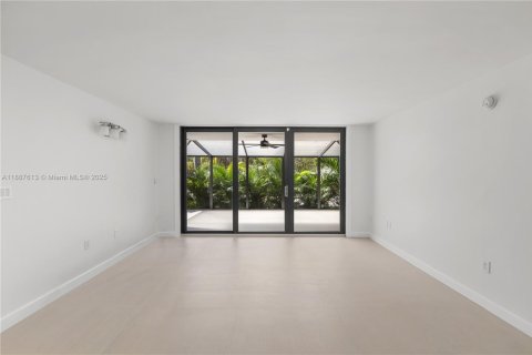 Condo in Key Biscayne, Florida, 2 bedrooms  № 1938793 - photo 13
