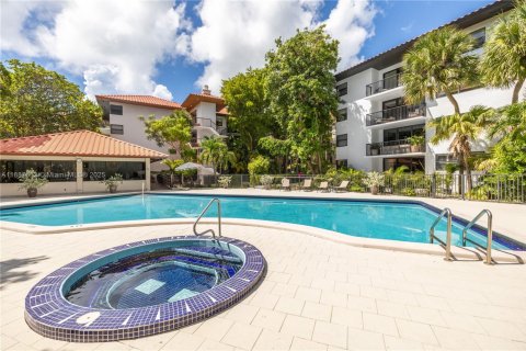 Condo in Key Biscayne, Florida, 2 bedrooms  № 1938793 - photo 19