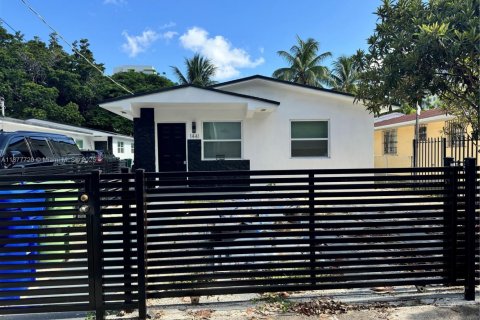 Снять в аренду квартиру в Майами, Флорида 3 спальни, 350.52м2, № 1922747 - фото 2