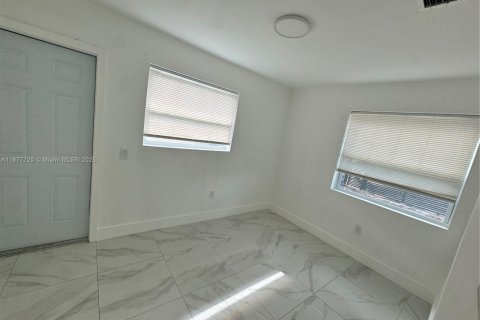 Снять в аренду квартиру в Майами, Флорида 3 спальни, 350.52м2, № 1922747 - фото 7