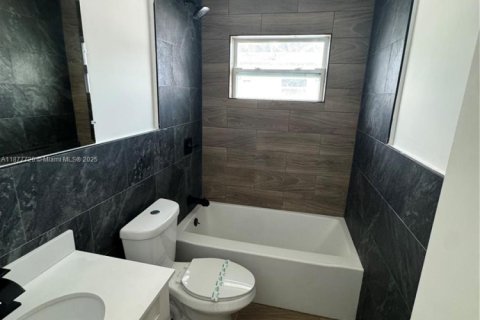 Снять в аренду квартиру в Майами, Флорида 3 спальни, 350.52м2, № 1922747 - фото 10