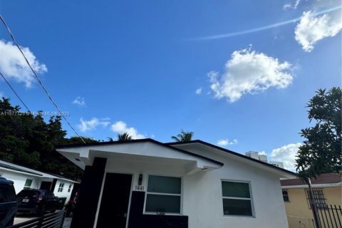 Снять в аренду квартиру в Майами, Флорида 3 спальни, 350.52м2, № 1922747 - фото 3