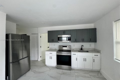 Снять в аренду квартиру в Майами, Флорида 3 спальни, 350.52м2, № 1922747 - фото 6