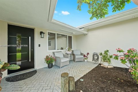 Casa en venta en Dania Beach, Florida, 5 dormitorios, 176.05 m2 № 1969548 - foto 4