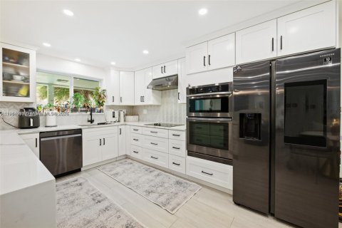 Casa en venta en Dania Beach, Florida, 5 dormitorios, 176.05 m2 № 1969548 - foto 7