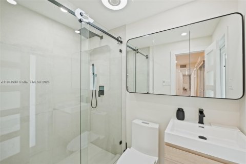 Casa en venta en Dania Beach, Florida, 5 dormitorios, 176.05 m2 № 1969548 - foto 12