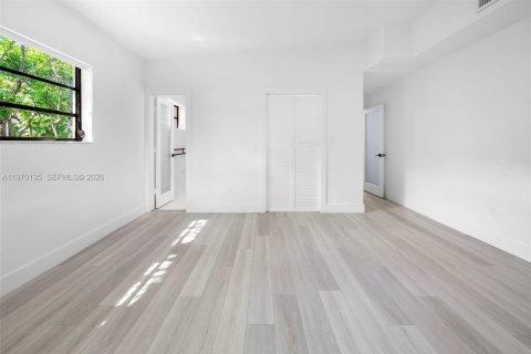 House in North Bay Village, Florida 4 bedrooms, 204.38 sq.m. № 2033456 - photo 30