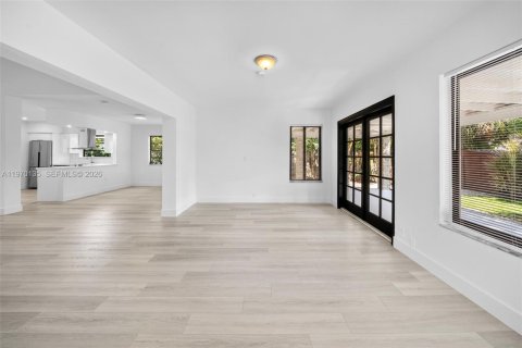 House in North Bay Village, Florida 4 bedrooms, 204.38 sq.m. № 2033456 - photo 16