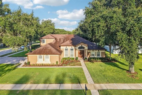 House in Apopka, Florida 5 bedrooms, 325.16 sq.m. № 2283377