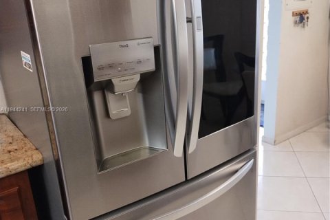 Condo in Sunrise, Florida, 2 bedrooms  № 2001599 - photo 10