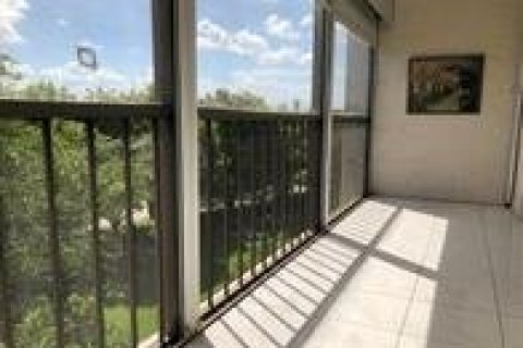 Condominio en alquiler en Lauderhill, Florida, 2 dormitorios № 1174944 - foto 1