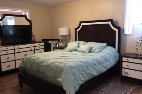 Casa en alquiler en Saint Petersburg, Florida, 3 dormitorios, 130.06 m2 № 1684434 - foto 10