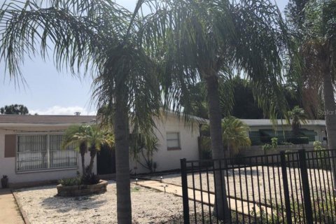 Casa en alquiler en Saint Petersburg, Florida, 3 dormitorios, 130.06 m2 № 1684434 - foto 1