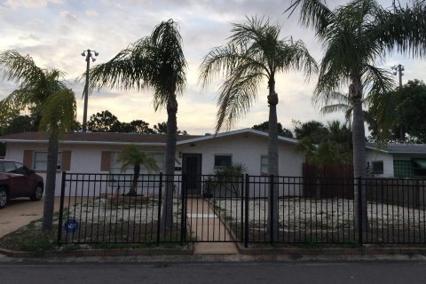 Casa en alquiler en Saint Petersburg, Florida, 3 dormitorios, 130.06 m2 № 1684434 - foto 4