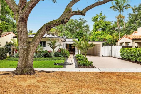 House in El Portal, Florida 3 bedrooms, 209.68 sq.m. № 2076281 - photo 6