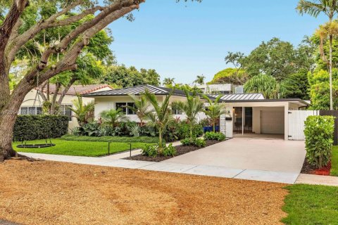 House in El Portal, Florida 3 bedrooms, 209.68 sq.m. № 2076281 - photo 4