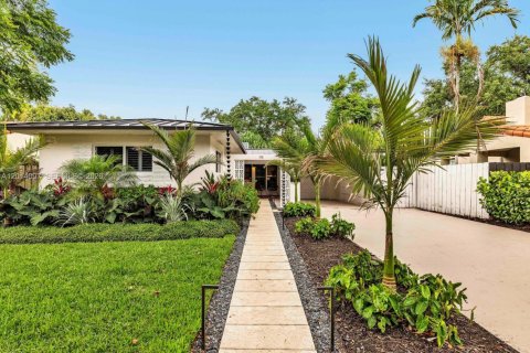 House in El Portal, Florida 3 bedrooms, 209.68 sq.m. № 2076281 - photo 8