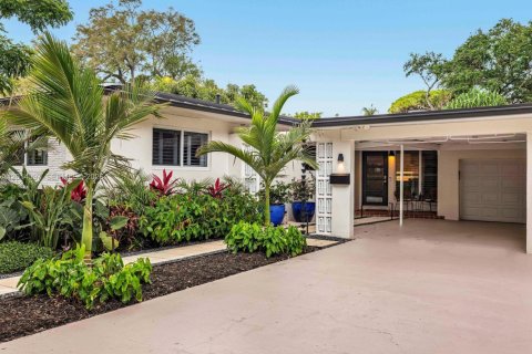 House in El Portal, Florida 3 bedrooms, 209.68 sq.m. № 2076281 - photo 9