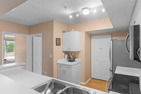 Condo in Coconut Creek, Florida, 2 bedrooms  № 2177916 - photo 6