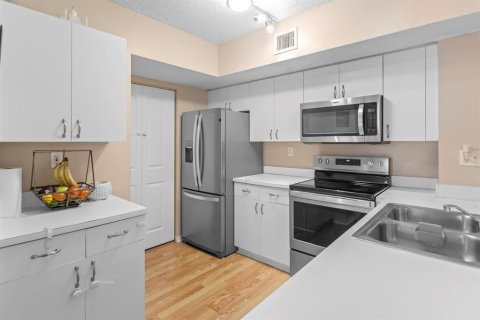 Condo in Coconut Creek, Florida, 2 bedrooms  № 2177916 - photo 3