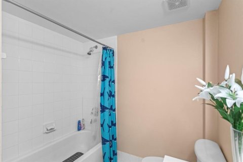 Condo in Coconut Creek, Florida, 2 bedrooms  № 2177916 - photo 26