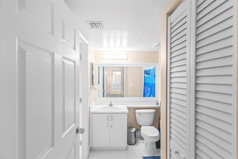 Condo in Coconut Creek, Florida, 2 bedrooms  № 2177916 - photo 24